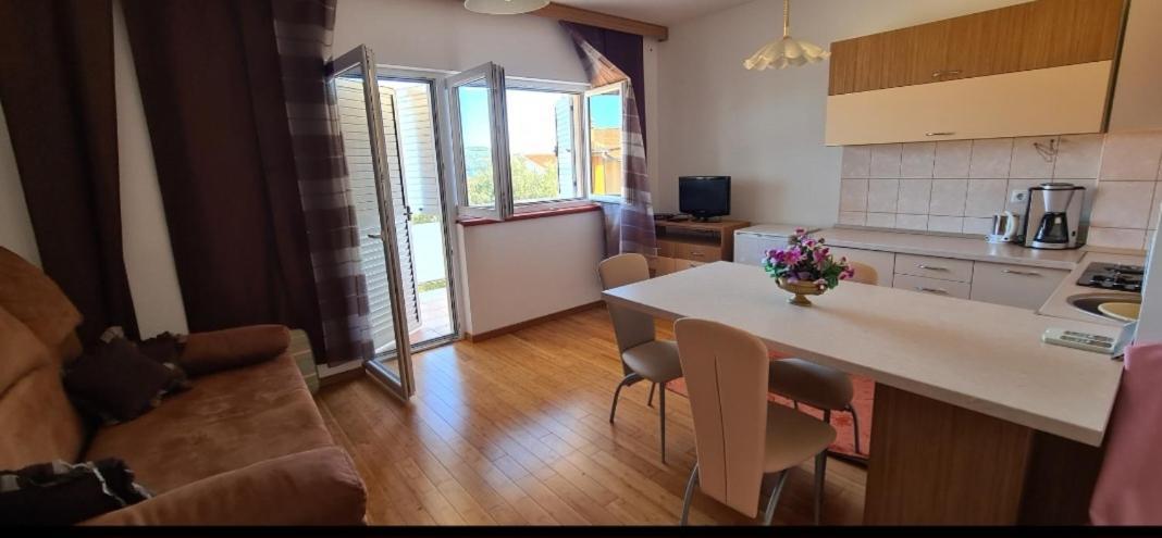 Apartmani Gizela Donji Seget Oda fotoğraf
